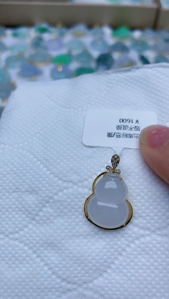 翡翠18K金镶嵌颈饰天然翡翠A货