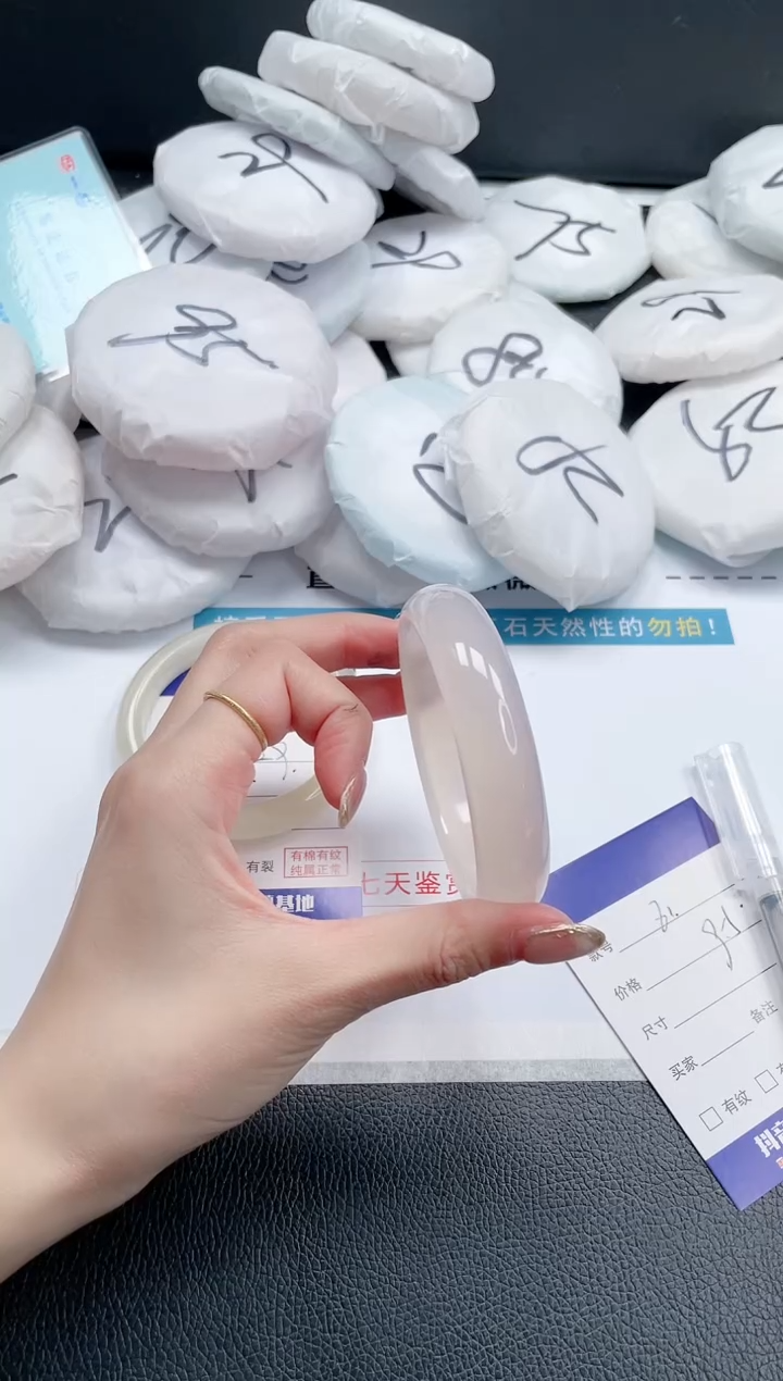 【闪购商品】石英质玉手镯未镶嵌18J61-60