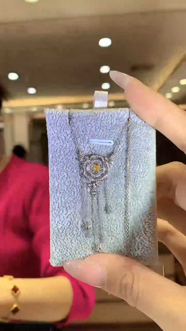 【闪购商品】钻石项链18K金镶嵌项链