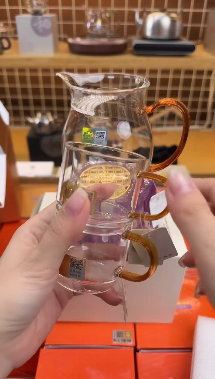 @@禾器晶彩观禄琥珀+逸杯琥珀2只