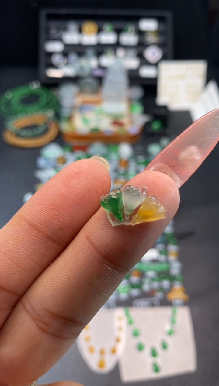 【闪购商品】翡翠挂件未镶嵌兰花