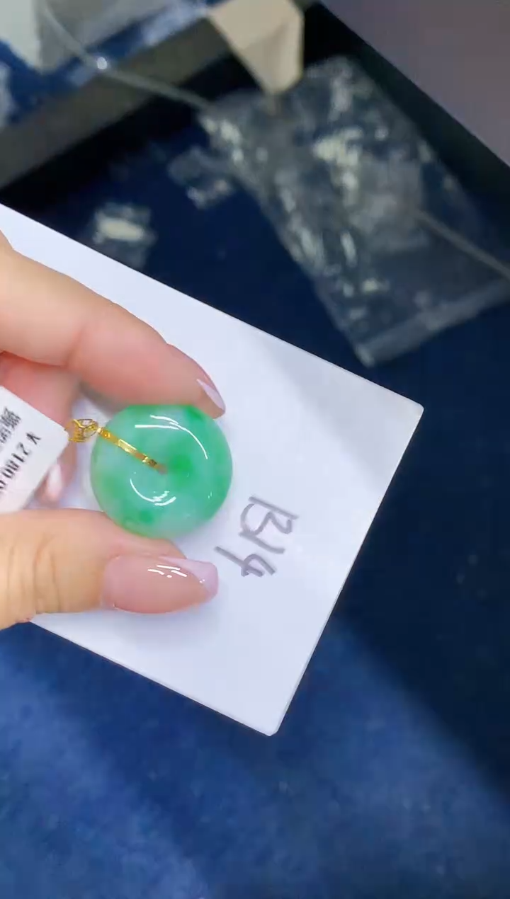 翡翠18K金镶嵌颈饰缅甸天然翡翠A货