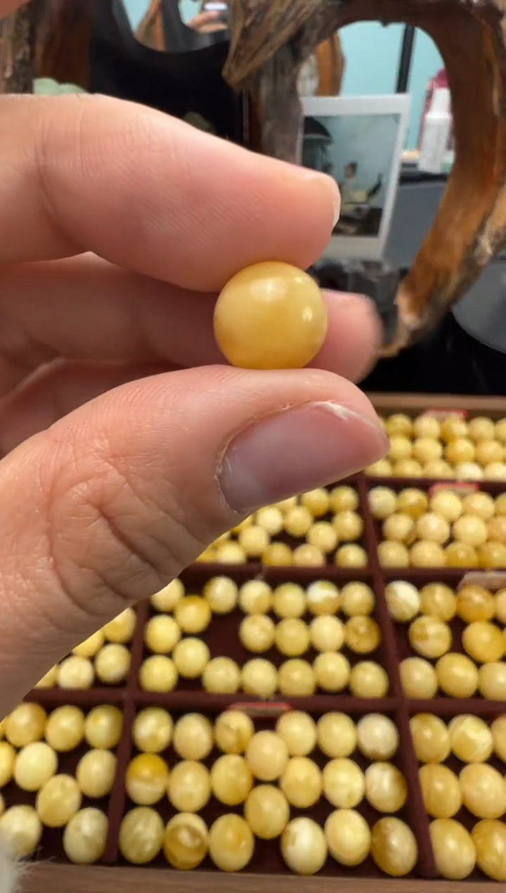 【闪购商品】蜜蜡裸石未镶嵌俄料圆珠10.1mm0.591克