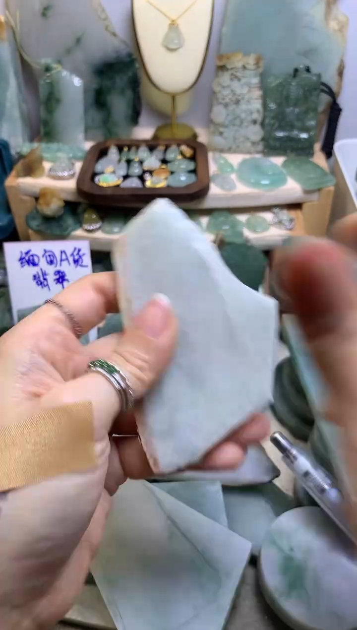 【闪购商品】翡翠挂件未镶嵌缅甸A货翡翠，没有运费险