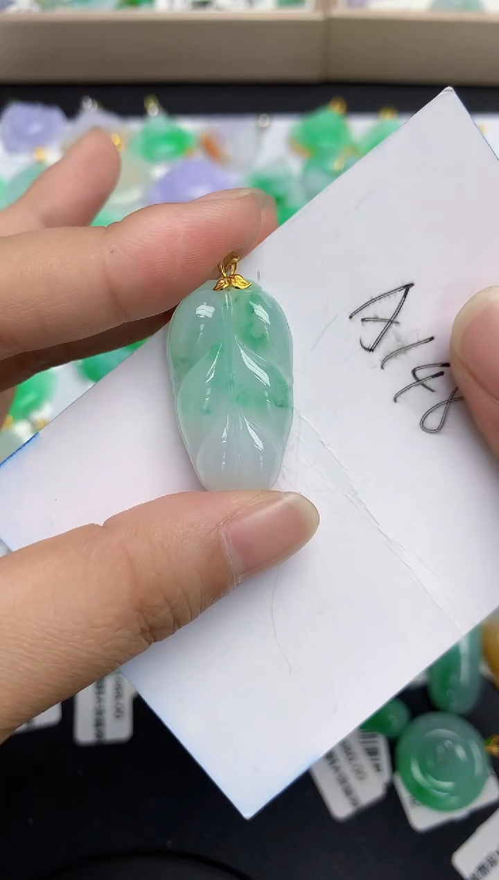 翡翠18K金镶嵌颈饰11111111