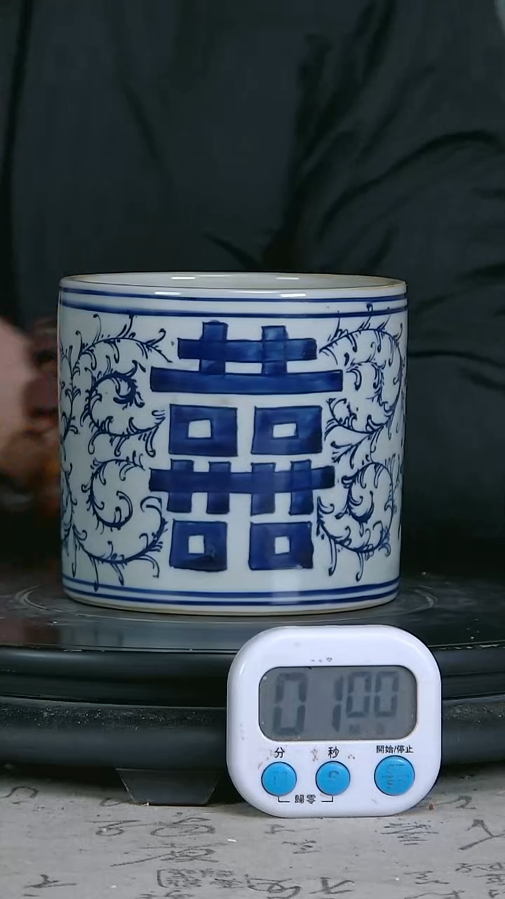 陶海*梦青花精绘花卉图笔筒