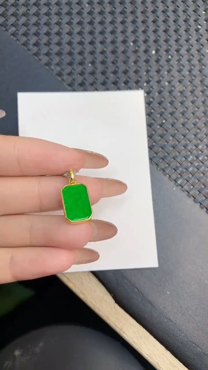 颈饰未镶嵌翡翠1