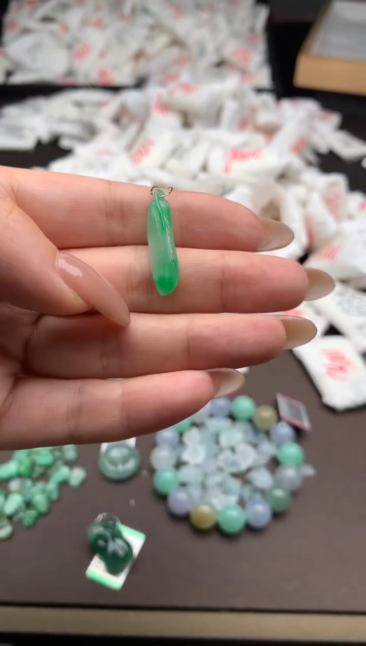 【闪购商品】翡翠挂件未镶嵌一