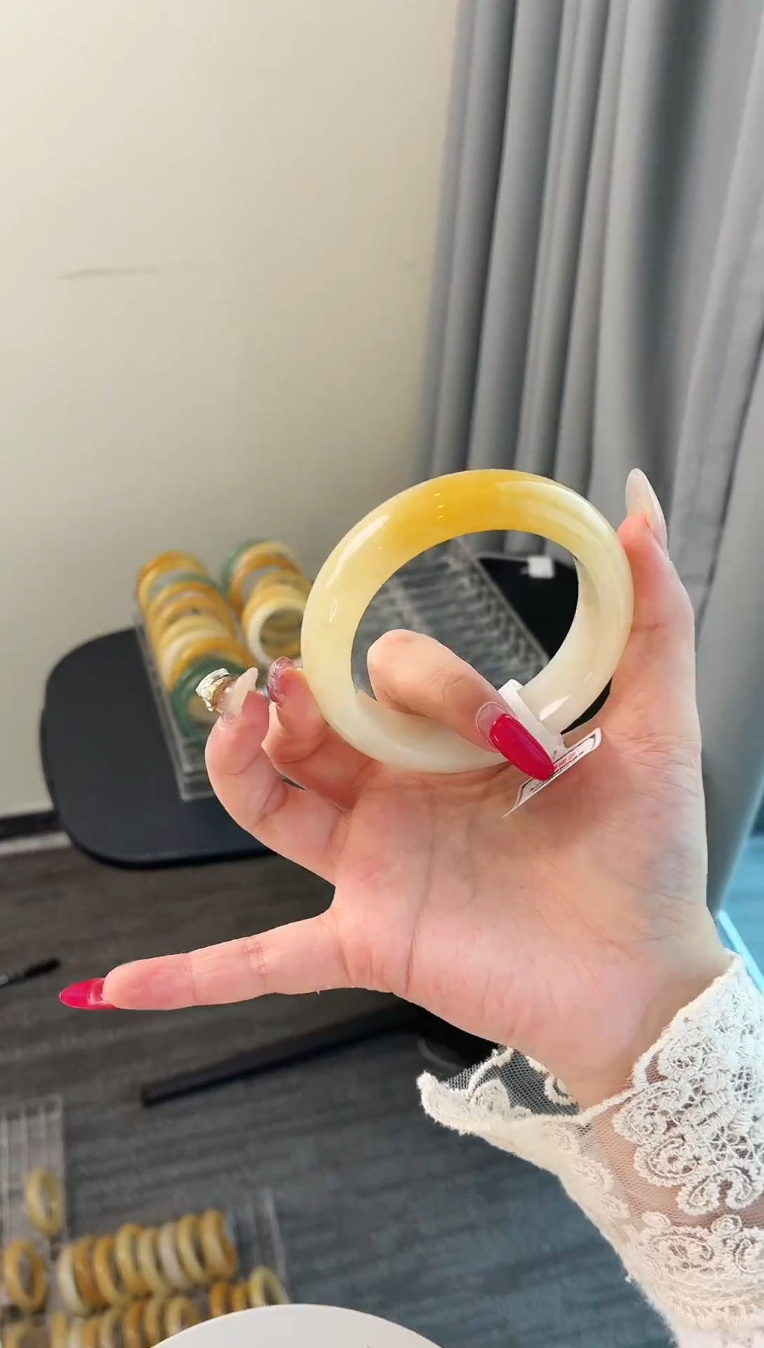 未镶嵌手镯石英质玉97.57