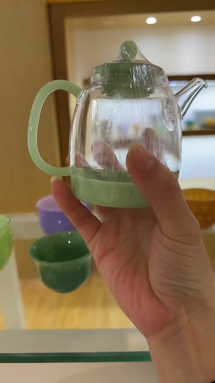 玉见绿秦权壶   