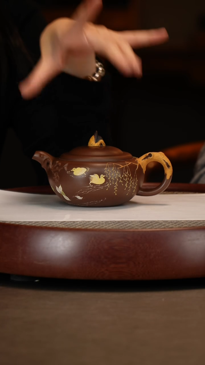 【闪购商品】紫砂茶壶新鸭先知+桑黎兵松鼠葡萄杯+荷塘情趣画