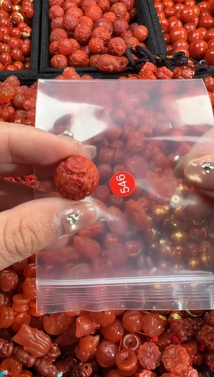 南红玛瑙未镶嵌颈饰1