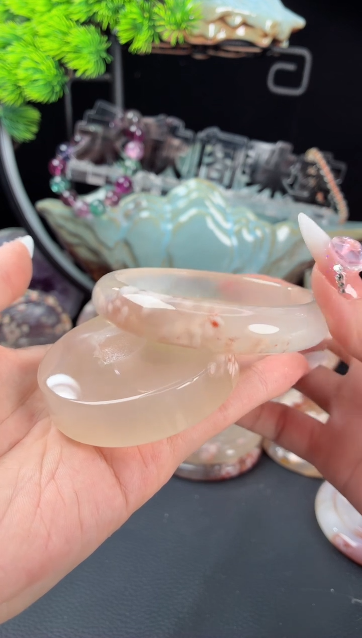 石英质玉手镯（圆镯）未镶嵌61