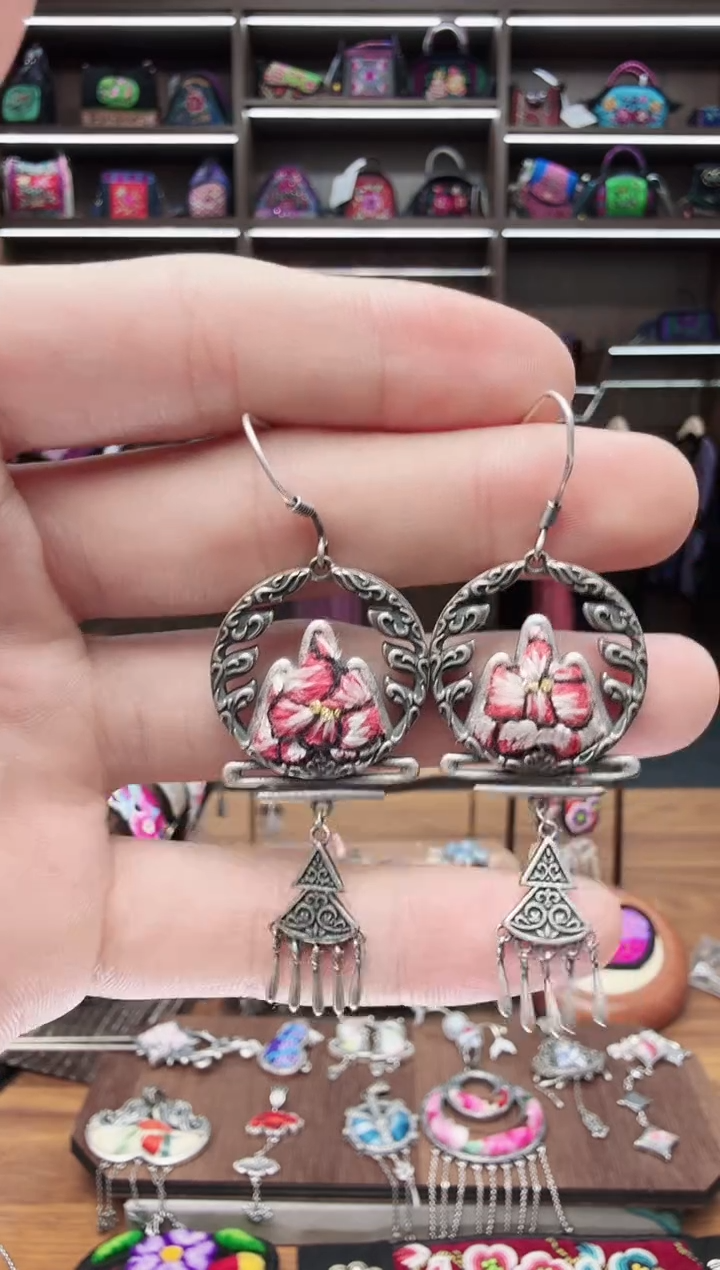 织绣124蒙阿苏苗绣传承旗舰店