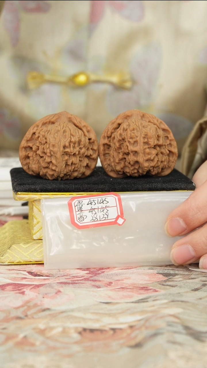 【闪购商品】文玩核桃把件赵喜满南将石