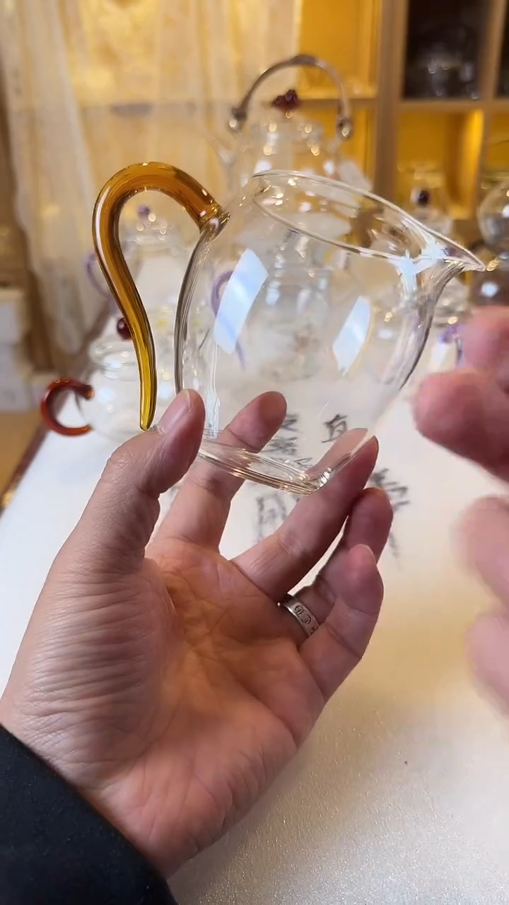 黄玲珑。。。。。。。。。。。。