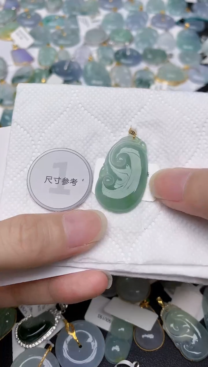 翡翠18K金镶嵌颈饰天然A货翡翠