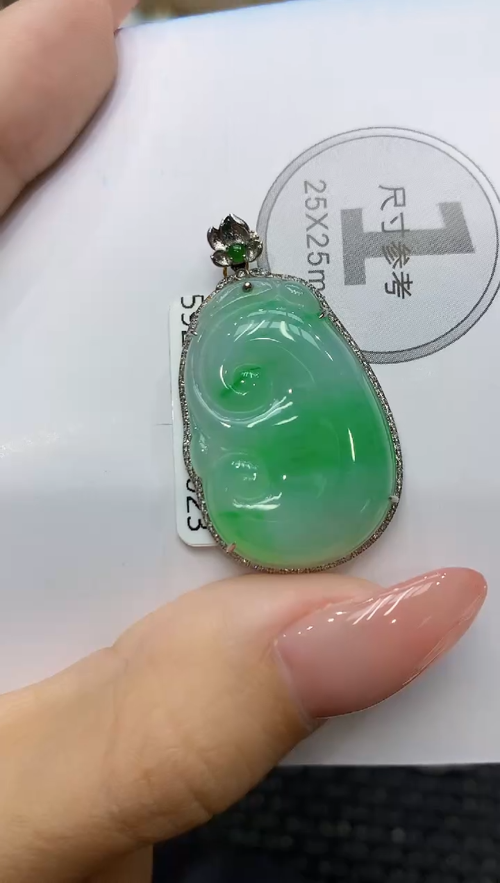 颈饰18K金镶嵌翡翠111111111111