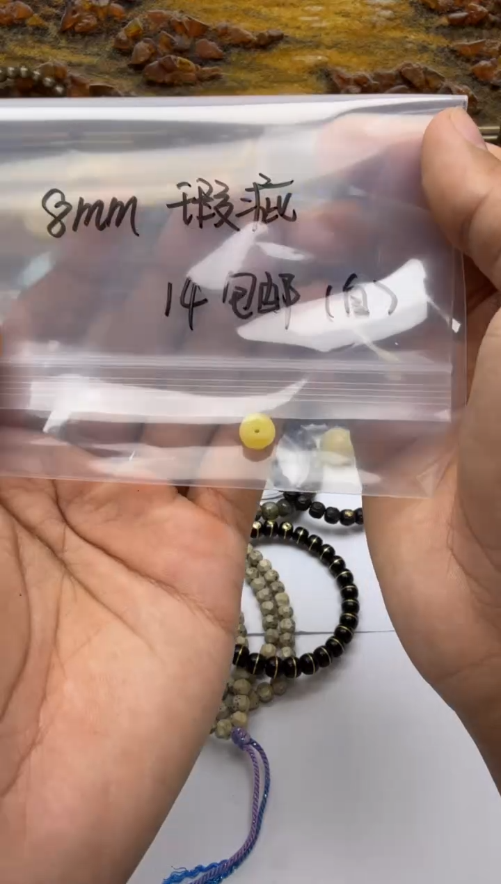 裸石蜜蜡未镶嵌老型配饰有瑕