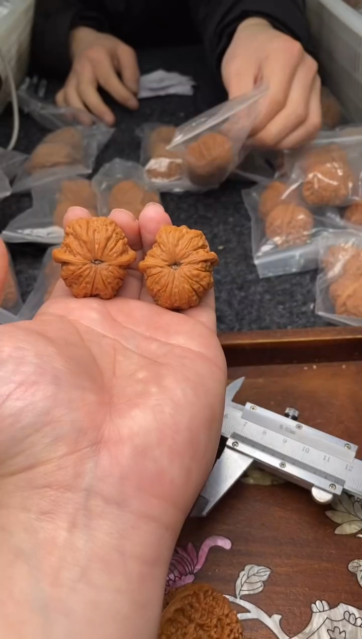 【闪购商品】文玩核桃把件G156号35血麒麟