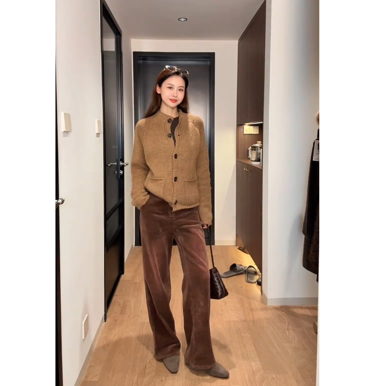 咖啡棕色灯芯绒裤子女秋冬2025新款高腰秋冬美拉德条绒窄版阔腿裤