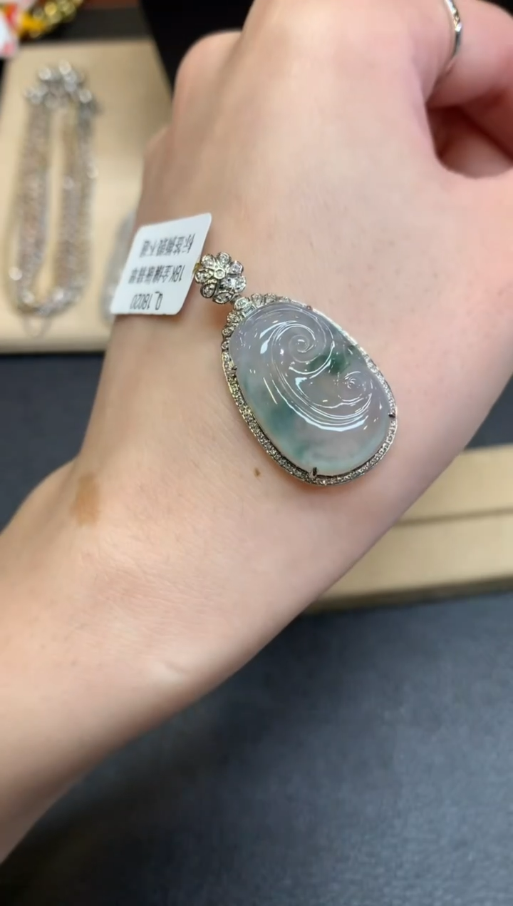 【闪购商品】翡翠颈饰18K金镶嵌如意【无服务费】