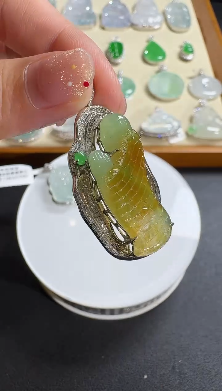 【闪购商品】翡翠吊坠(不含链)18K金镶嵌【源头工厂】钻石镶嵌