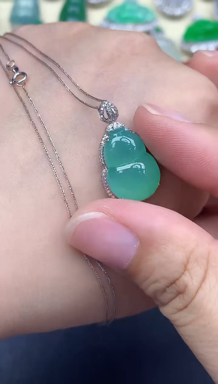 颈饰18K金镶嵌翡翠366-中国好珍宝