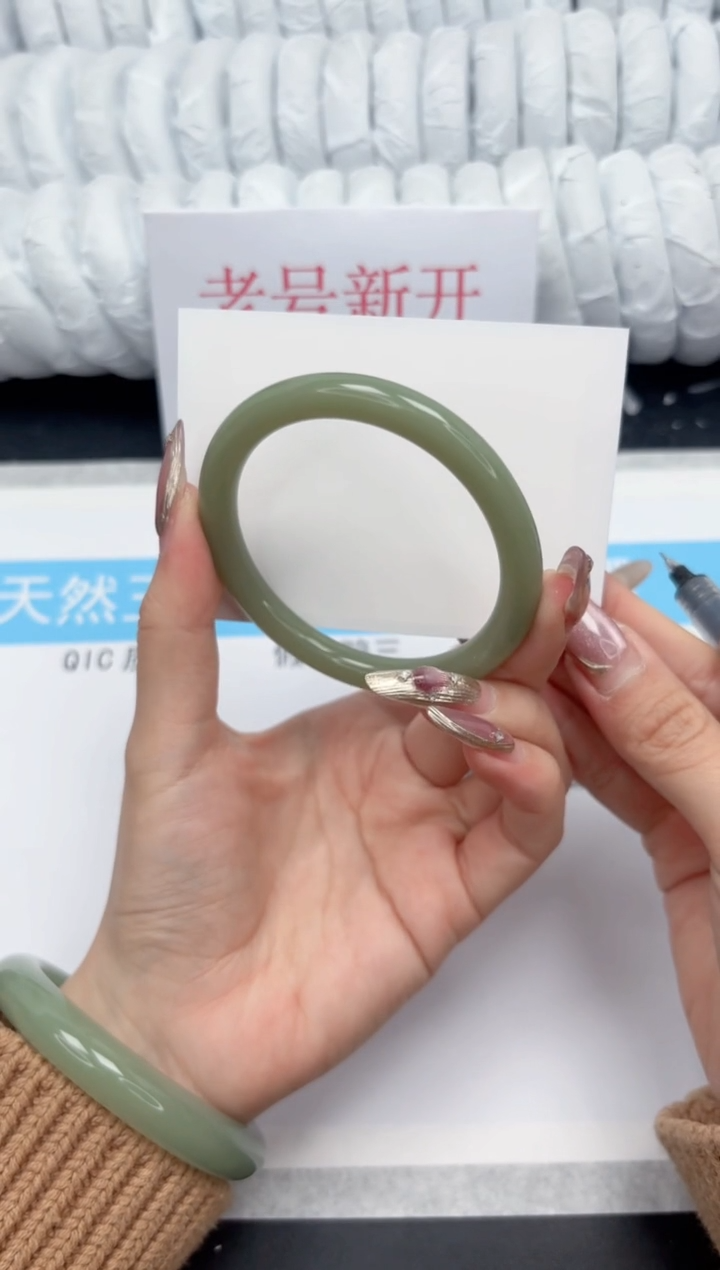 【闪购商品】石英质玉手镯未镶嵌186鸭蛋亲圆条5