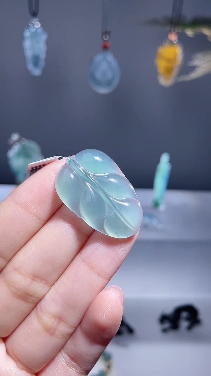 颈饰未镶嵌翡翠叶子