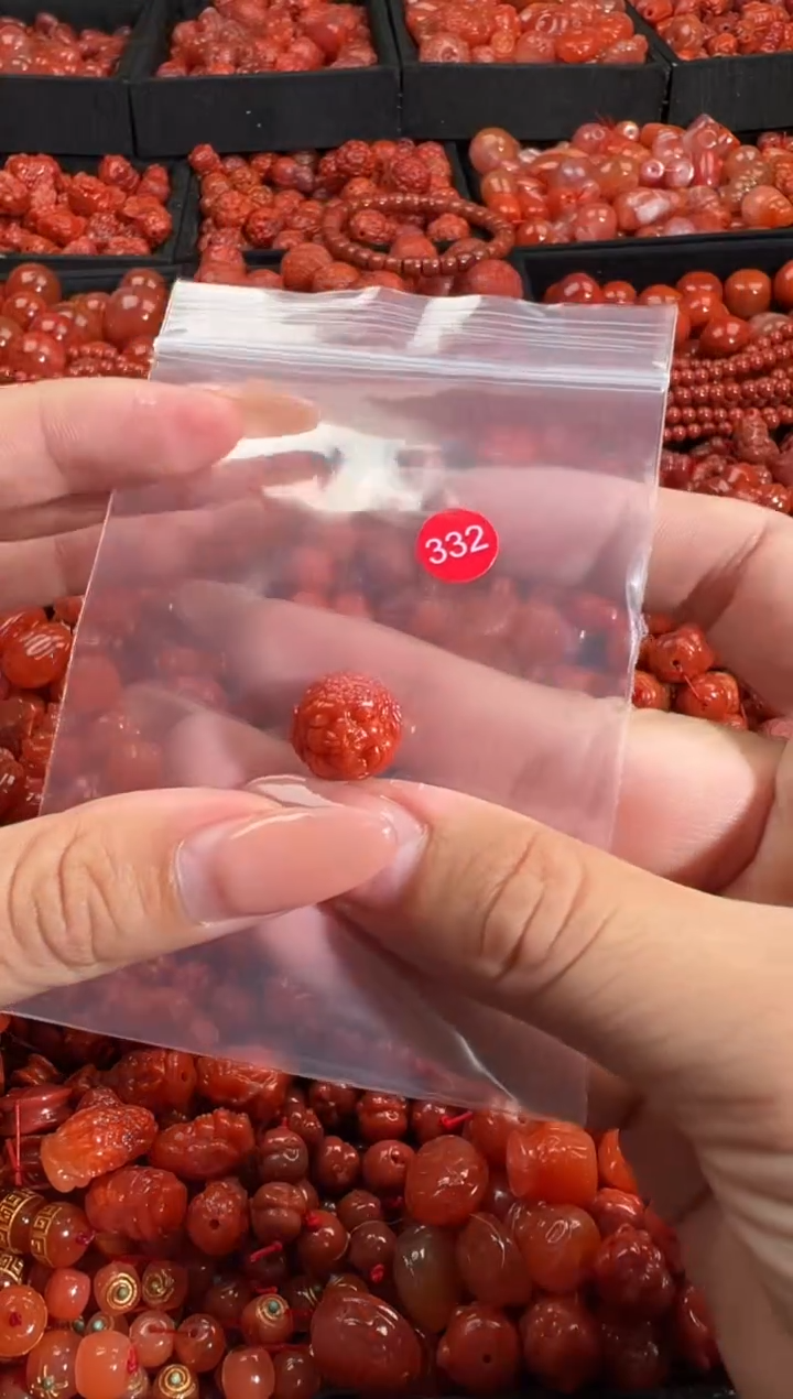 南红玛瑙未镶嵌颈饰1