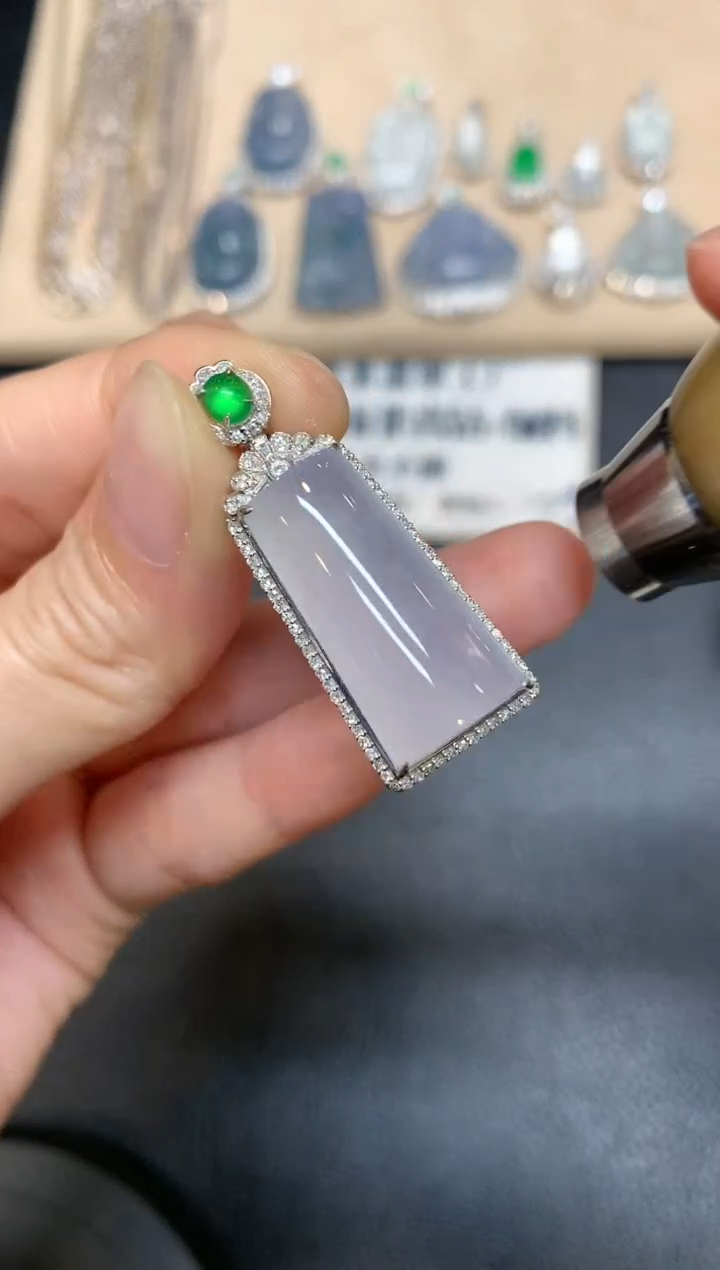 【闪购商品】翡翠吊坠(不含链)18K金镶嵌无事柱【无服务费