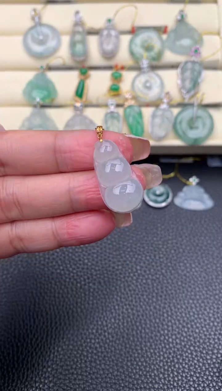 【闪购商品】翡翠颈饰18K金镶嵌D667      