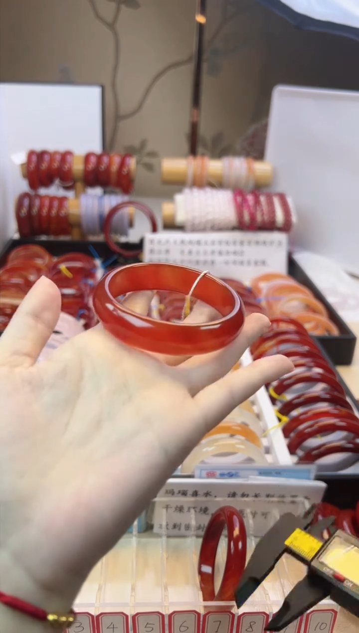 【闪购商品】玛瑙/玉髓手镯未镶嵌【默认微瑕】53.6