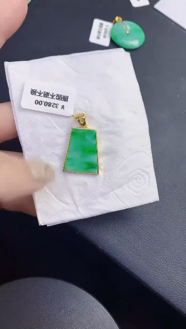 颈饰未镶嵌翡翠缅甸天然翡翠A货