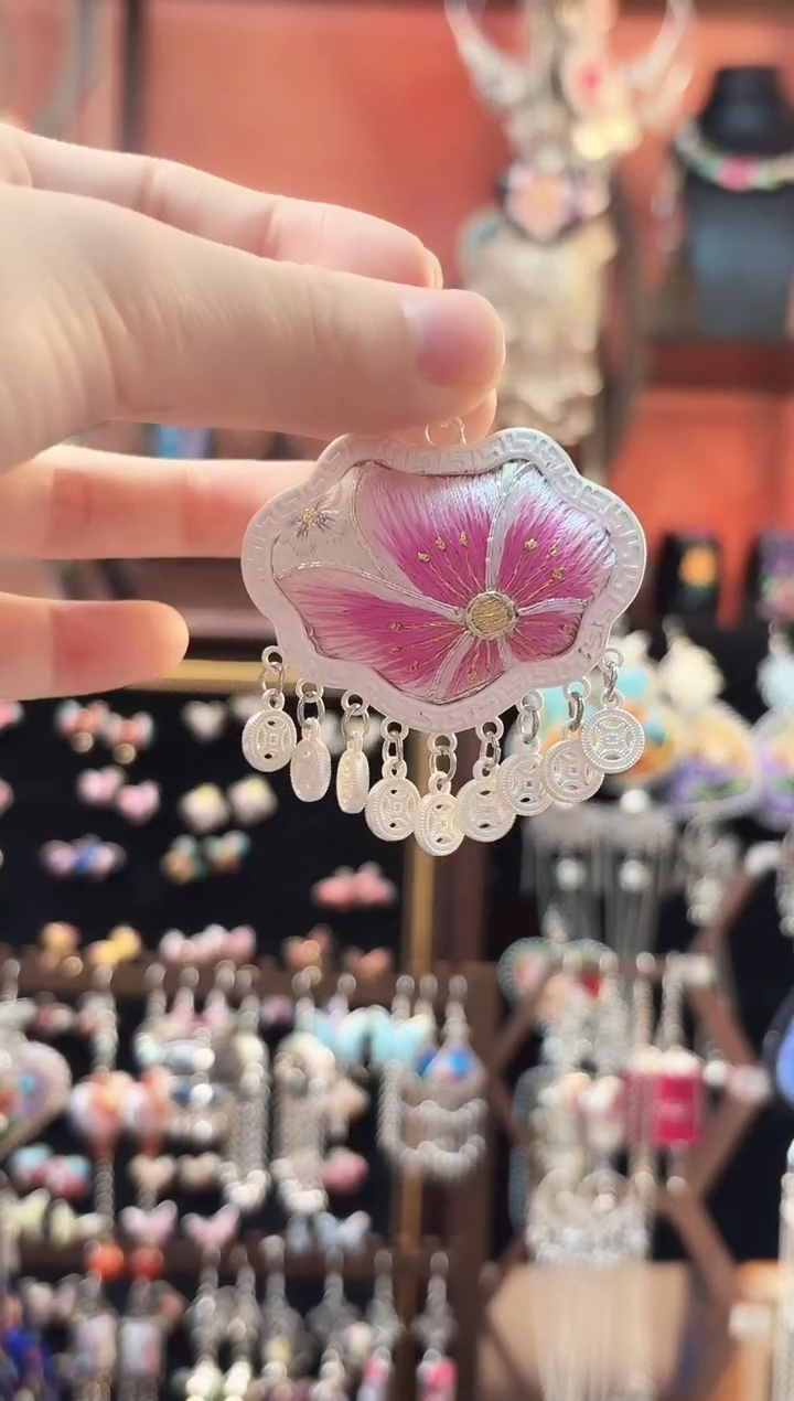 织绣 云织谣民族风精美饰品   92