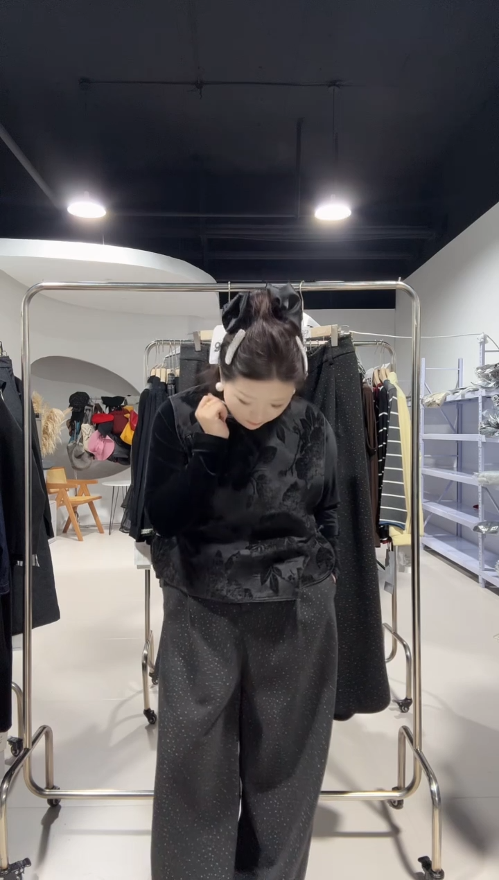 939-灰色············