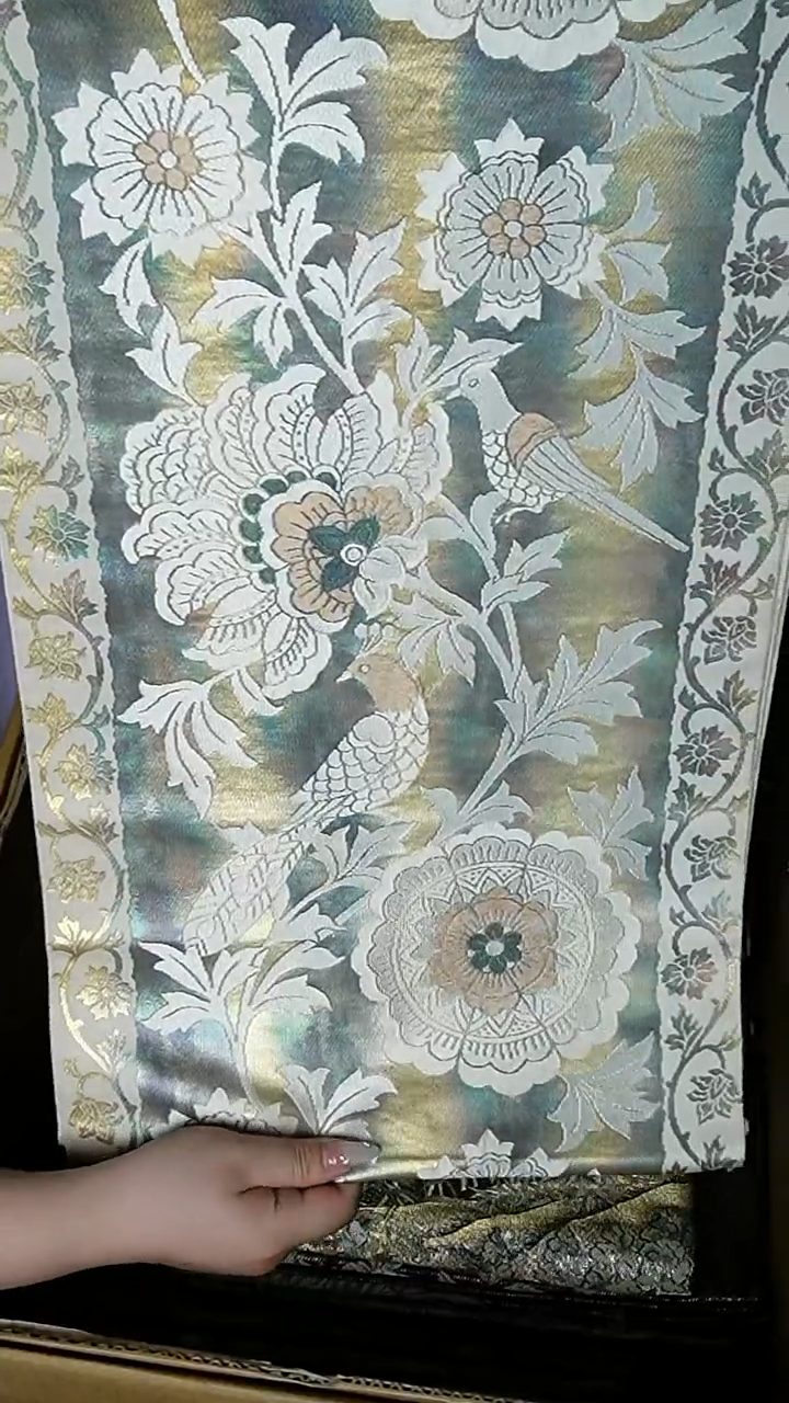 织绣93织锦箔底花卉孔雀