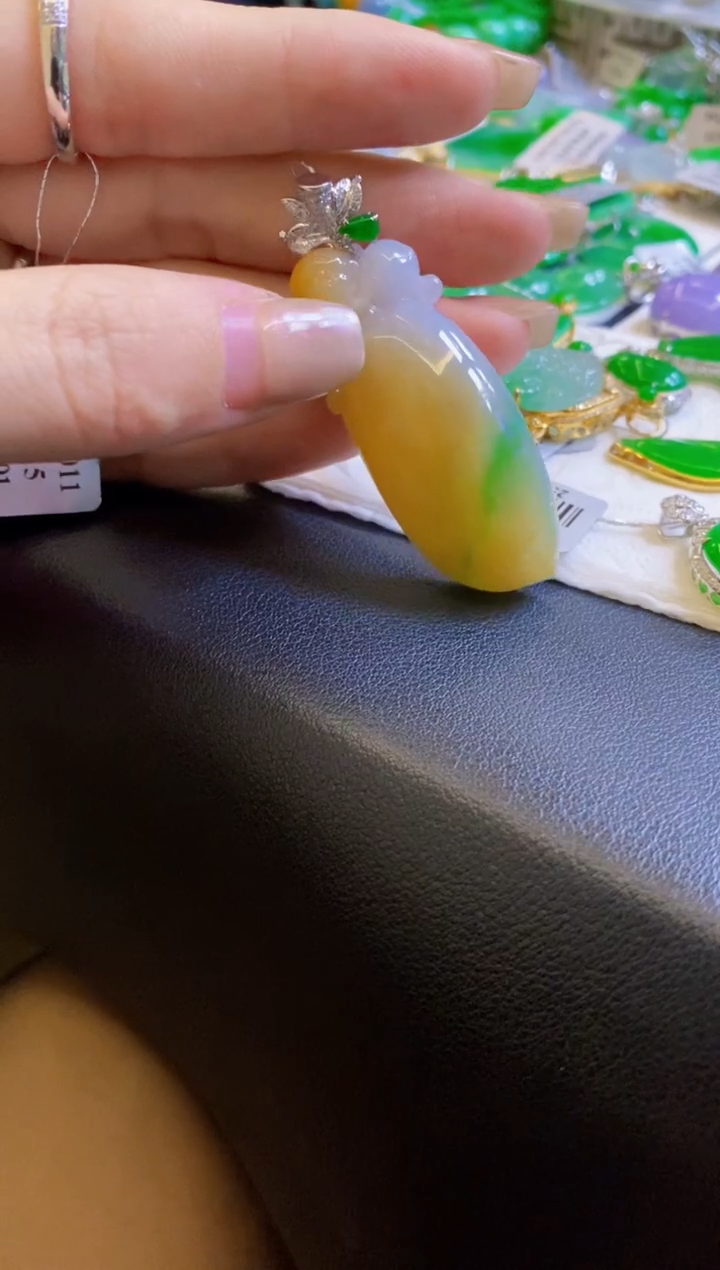 【闪购商品】翡翠颈饰18K金镶嵌瓜