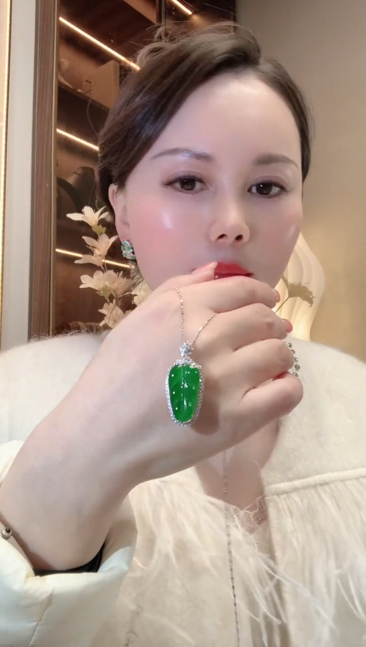 【闪购商品】翡翠吊坠(不含链)18K金镶嵌C51