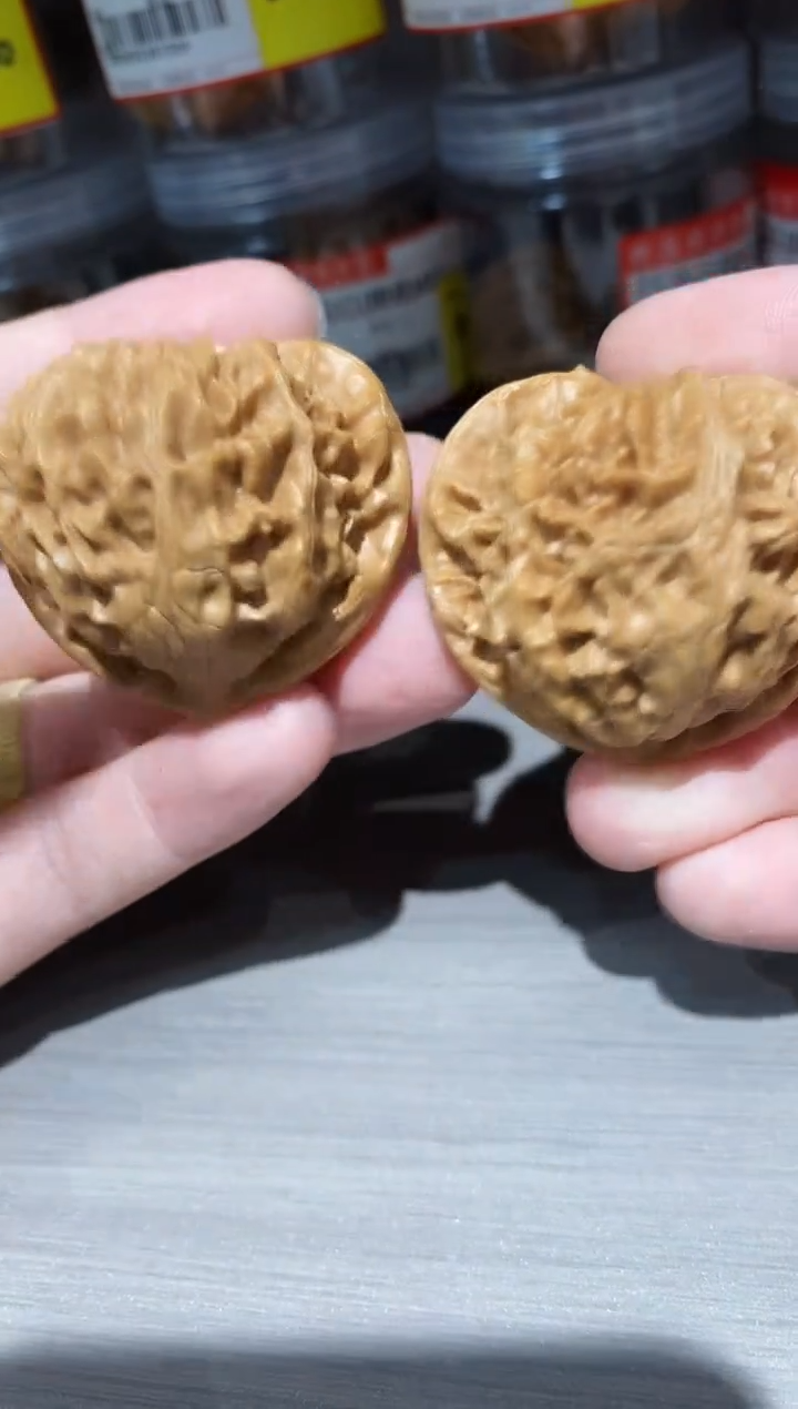 桃核把件微修打底宫灯42-43