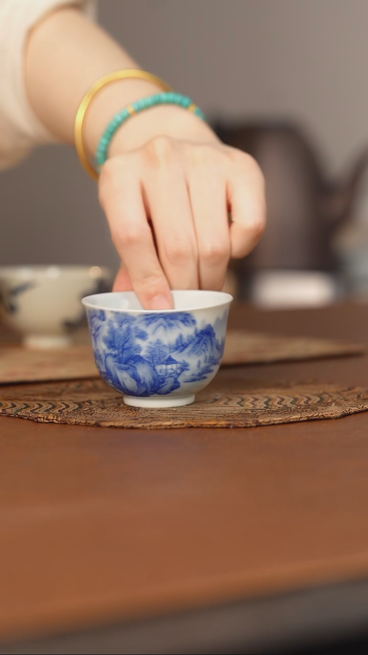 杯看山柴窑青花山水杯