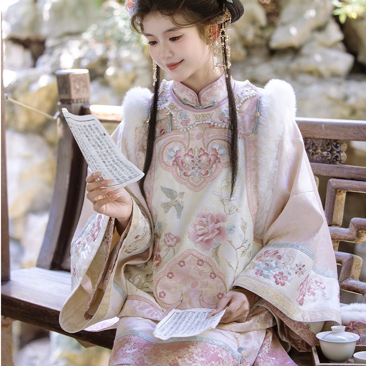 川黛时光：美人如玉 复原感倒大袖满绣毛条马甲马面国风重工套装