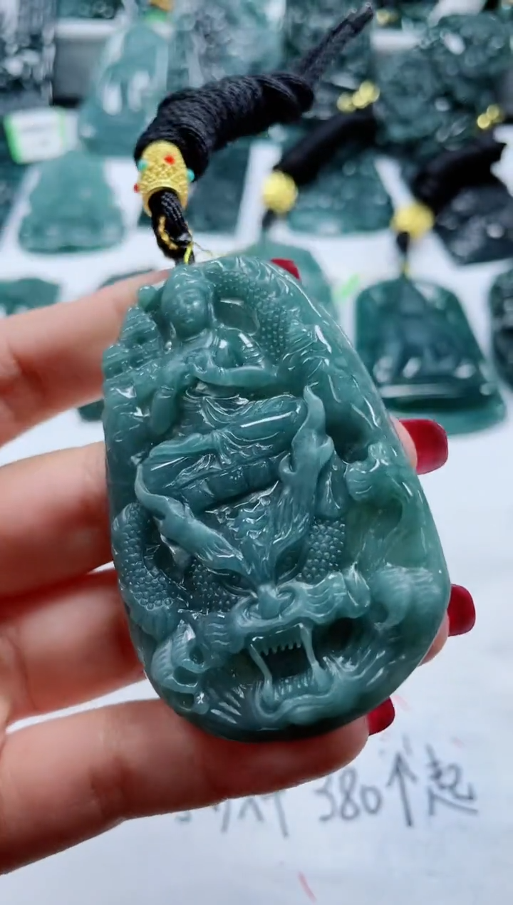 【闪购商品】翡翠颈饰未镶嵌          