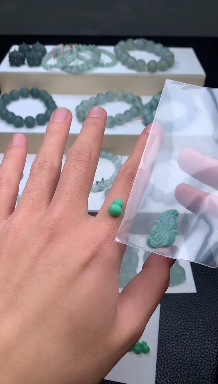 未镶嵌定制翡翠以*晚翡翠