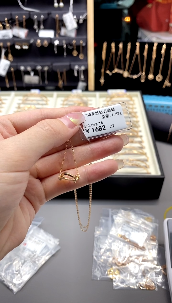 【闪购商品】钻石颈饰18K金镶嵌标签损坏不退不换