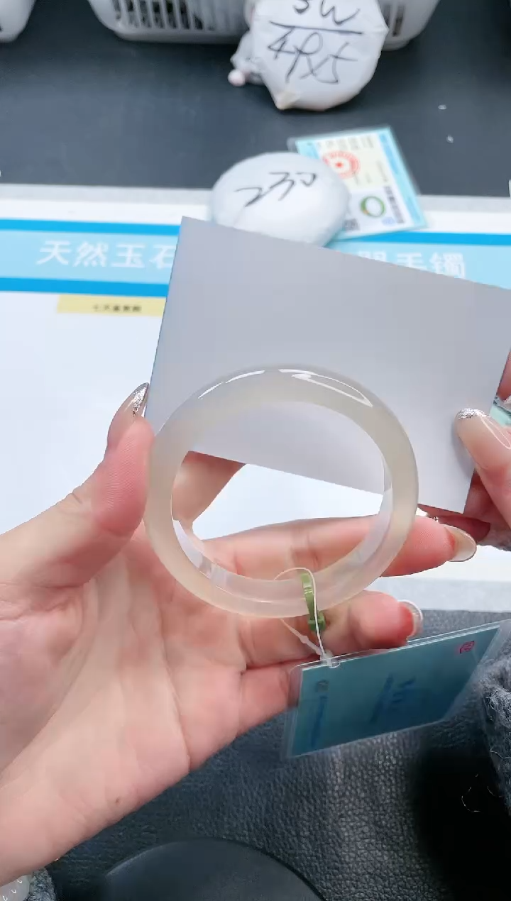 【闪购商品】石英质玉手镯未镶嵌17V113-54