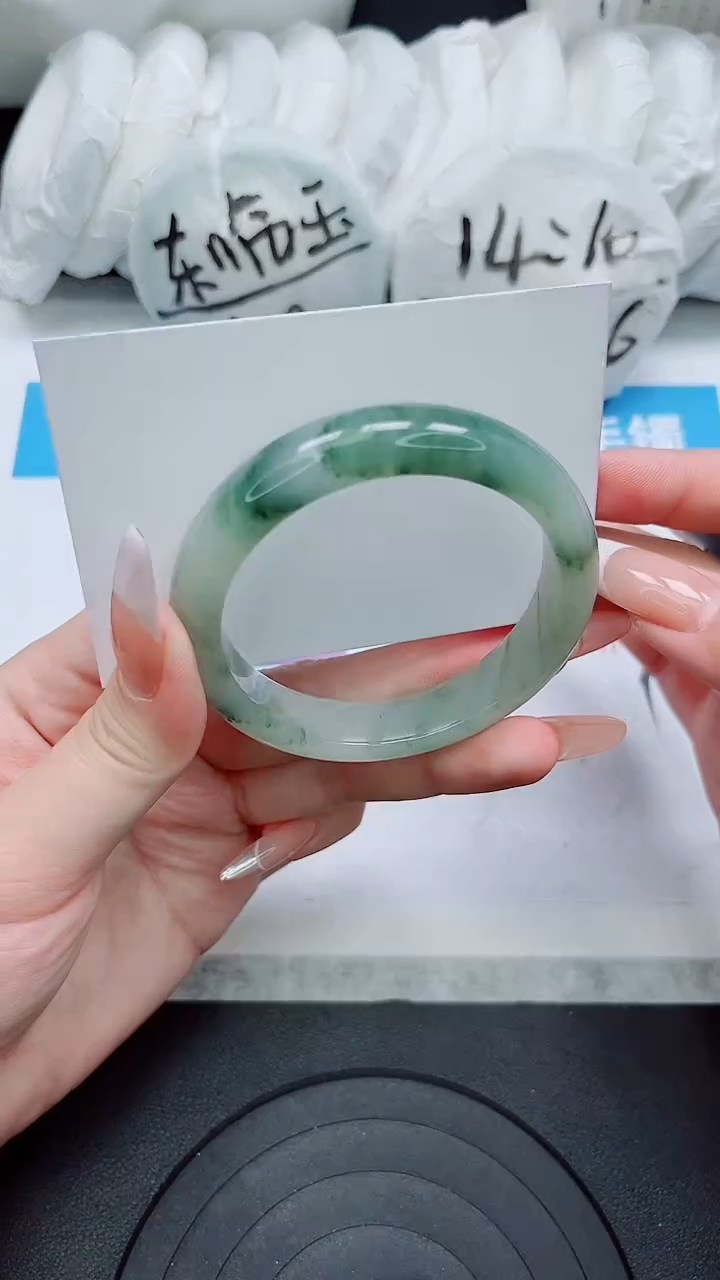 【闪购商品】石英质玉手镯未镶嵌81