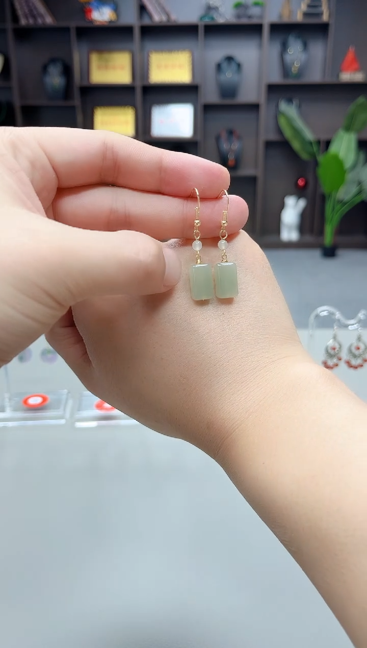 未镶嵌和田玉（子料）耳饰无事牌