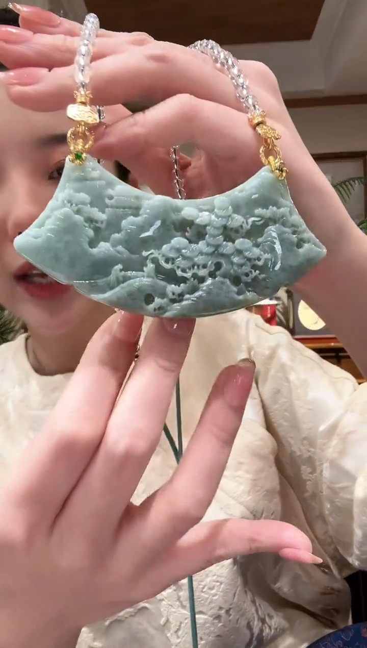 翡翠未镶嵌颈饰国风